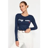 Trendyol Navy Blue Slogan Print Fitted/Sleek, Flexible Rib Crop Knitted Blouse | Shoptok.si