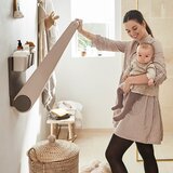 Leander® stenska previjalna miza wally™ cappuccino | Shoptok.si