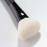 Artdeco Brushes Blusher Brush čopič za nanašanje rdečila 1 ks za ženske | Shoptok.si