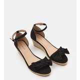 Sinsay Sandale s platformom i zatvorenom petom | shoptok.hr