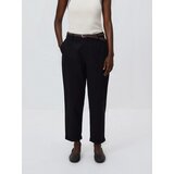 Reserved Chino hlače s remenom - crno | shoptok.hr