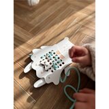 Milin Wooden Lacing Toy Mrs. Teddy aktivnostna igrača 22 cm x 16 cm x 0,7 cm 1 kos | Shoptok.si