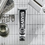 Marvis The Mints Amarelli Licorice pasta za zube okus Amarelli Licorice-Mint 25 ml | shoptok.hr