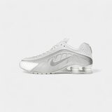 Nike Nizke superge Shox R4 White Bright Crimson Metallic Silver Bela Cene