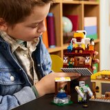 Lego minecraft - napad avetinjskog balona na selo (21273) | ePonuda.com
