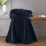 Catherine Lansfield Temno modra odeja iz mikropliša 130x170 cm Raschel Velvet – | Shoptok.si