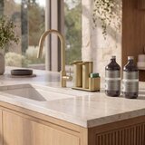 Simplehuman Metalni automatski držač za deterdžente mat zlatni &amp;ndash; Slike