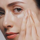 Shiseido Future Solution LX New Eye and Lip Contour Regenerating Cream pomlajevalna krema za konturo oči in ustnic 17 ml | Shoptok.si