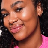 Essence BABY GOT GLOW paličica za osvetljevanje za bleščeč sijaj odtenek 10 Golden Aura 5.5 g | Shoptok.si