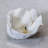 Mette Ditmer Denmark Ukrasni pladanj od polyresina 24x19 cm Shell – | shoptok.hr