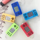 Magic Toys Mini ročna igralna konzola z obeskom za ključe v več različicah Cene