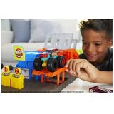 Hot Wheels Monster Trucks Explosive Garage igralni komplet | Shoptok.si