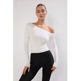 TRENDYOLMILLA Ženska majica Thmss25Ts00004, Krem Cene