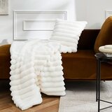 Douceur d intérieur Kremno bela odeja iz mikropliša 125x150 cm Boudoir – | Shoptok.si