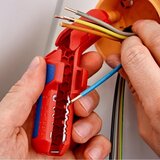 Knipex Univerzalni alat za skidanje izolacije 135 mm 16 95 01 SB ErgoStrip crveni | ePonuda.com