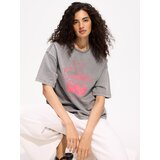 Reserved Majica kratkih rukava s printom - svijetlo siva | shoptok.hr