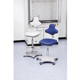bimos Laboratorijski vrtljiv delovni stol LABSTER, nastavitev višine 460 - 650 mm, s kolesi, bela prevleka iz umetnega usnja | Shoptok.si