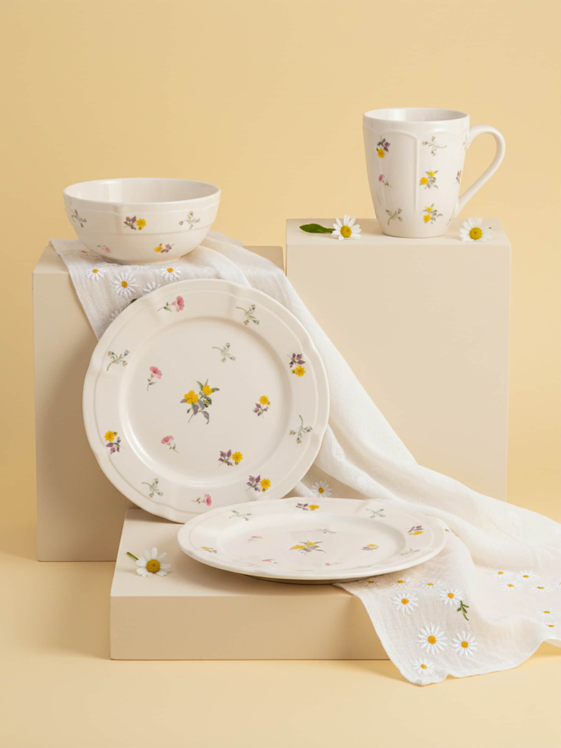 Sinsay Keramička šalica s cvjetnim motivom | shoptok.hr