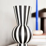 OYOY Living Design Bijela/crna ručno izrađena vaza od kamenine (visina 28 cm) Toppu – | shoptok.hr