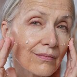Nudestix Nudeskin posvjetljujući piling za lice 60 ml | shoptok.hr