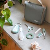 Béaba® viseča toaletna torbica z dodatki za nego dojenčka sage green | Shoptok.si