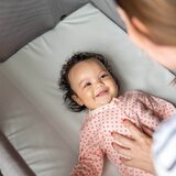 Joie prenosna posteljica kubbie™ sleep foggy grey | Shoptok.si