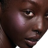 MAC Cosmetics Skinfinish Colourstruck rdečilo odtenek Plush 4.5 g | Shoptok.si