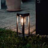 QAZQA Zunanji stebriček temno siv 25 cm z zasenčenimi lučmi in senzorjem na solar - Sonne Cene