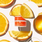 Origins GinZing™ Eye Cream To Brighten And Depuff posvetlitvena krema za predel okoli oči proti zabuhlosti in temnim kolobarjem odtenek Warm 15 ml | Shoptok.si