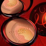 Guerlain Terracotta Peacock posvetlitveni bronz puder omejena izdaja odtenek Peacock 10 g | Shoptok.si