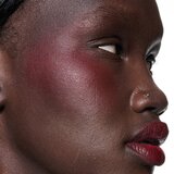 MAC Cosmetics Powder Kiss Lip + Cheek Mousse večnamensko ličilo za ustnice in lica odtenek M·A·CSmash 5 ml | Shoptok.si