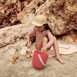 Liewood igralni set za na plažo donny apple red multi mix | Shoptok.si
