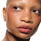 MAC Cosmetics Powder Kiss Lip + Cheek Mousse večnamensko ličilo za ustnice in lica odtenek Devoted To Chili 5 ml | Shoptok.si