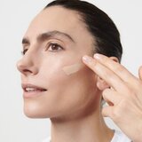 Dr. Hauschka Make-Up Foundation lahki tekoči puder odtenek 03 chestnut 30 ml | Shoptok.si