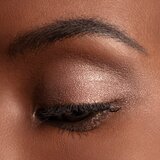 Chantecaille Luminescent Eye Shades biserna senčila za oči Giraffe 2.5 g | Shoptok.si