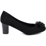 GOODIN Black pumps with a decorative beaded brooch Cene