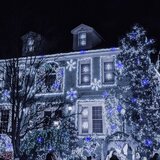  Božićne LED lampice s flash efektom – 300 lampica, hladno bijela + plavo bljeskanje | shoptok.hr