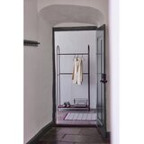 Mette Ditmer Denmark Bordo rdeče kovinsko stojalo za oblačila 92x186x39 cm Arch &amp;ndash; Slike