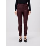 Reserved Slim hlače s voštanim efektom - boja mahagonija | shoptok.hr