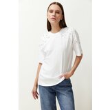 Trendyol White 100% Cotton Stone Accessory Detail Relaxed/Comfortable Cut Knitted T-Shirt cene