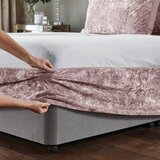 Catherine Lansfield Ružičasta navlaka za okvir kreveta s gumom od samta 137x198 cm Crushed Velvet – | shoptok.hr