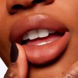 MAC Cosmetics Powder Kiss Velvet Blur Slim Stick hidratantni mat ruž za usne nijansa Spice World 2 g | shoptok.hr