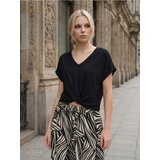 Sinsay Pamučna bluza s V-izrezom i uvijenim donjim dijelom | shoptok.hr