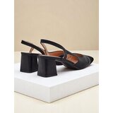 Resti Women's Low Heel Pumps with Decorative Toe Eleganzo | shoptok.hr