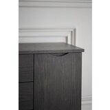 Rowico Smeđa niska komoda u dekoru hrasta 150x85 cm Filippa – | shoptok.hr