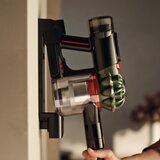 Dyson V8 Cyclone bežicni usisavac crno/zeleni, 226587-01 | shoptok.hr