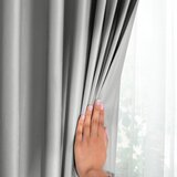 AmeliaHome Svetlo siva žametna zavesa za delno zatemnitev 140x270 cm Pleat – | Shoptok.si