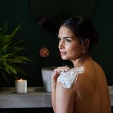 Sanctuary Spa Lily & Rose pena za prhanje s hranilnim učinkom 200 ml | Shoptok.si