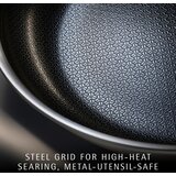 Wmf PONEV ZA PEČENJE Ultimate Profi Resist 45.4/26/7.9 cm keramična prevleka | Shoptok.si
