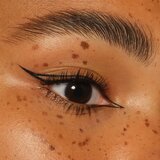 Essence Flick It! precizni ajlajner sa četkicom, vodootporan 01 Black | Eponuda.com